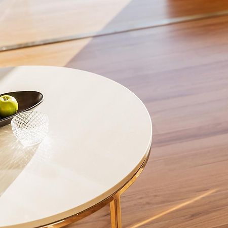 الشقق الفندقية أجنحة فريزر سيدني المظهر الخارجي الصورة A table with a melamine tabletop