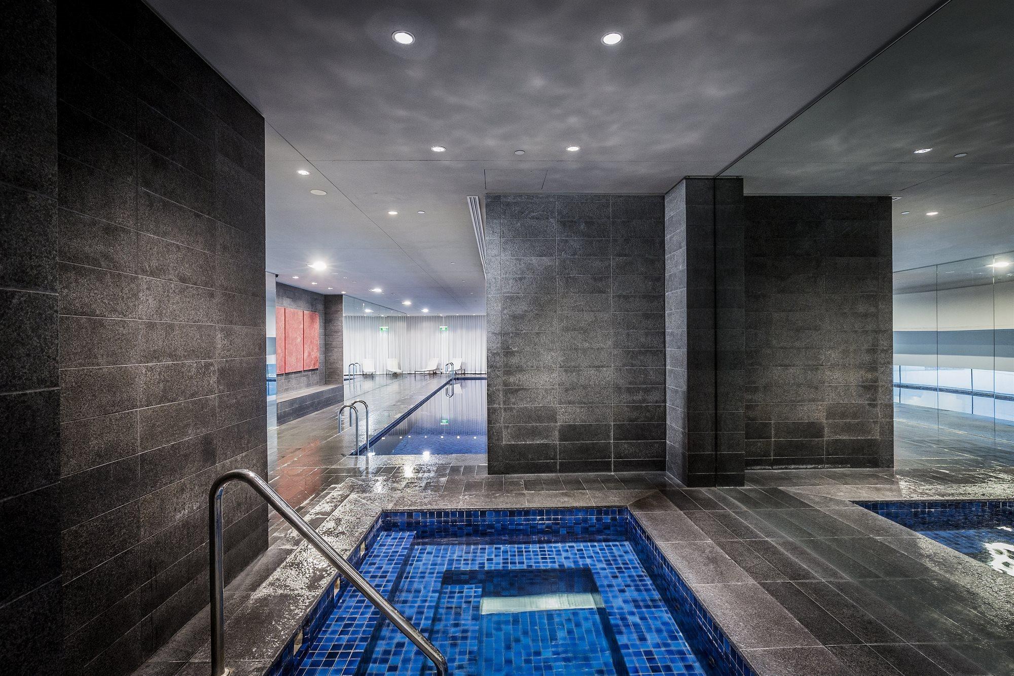 الشقق الفندقية أجنحة فريزر سيدني المظهر الخارجي الصورة The swimming pool at the hotel