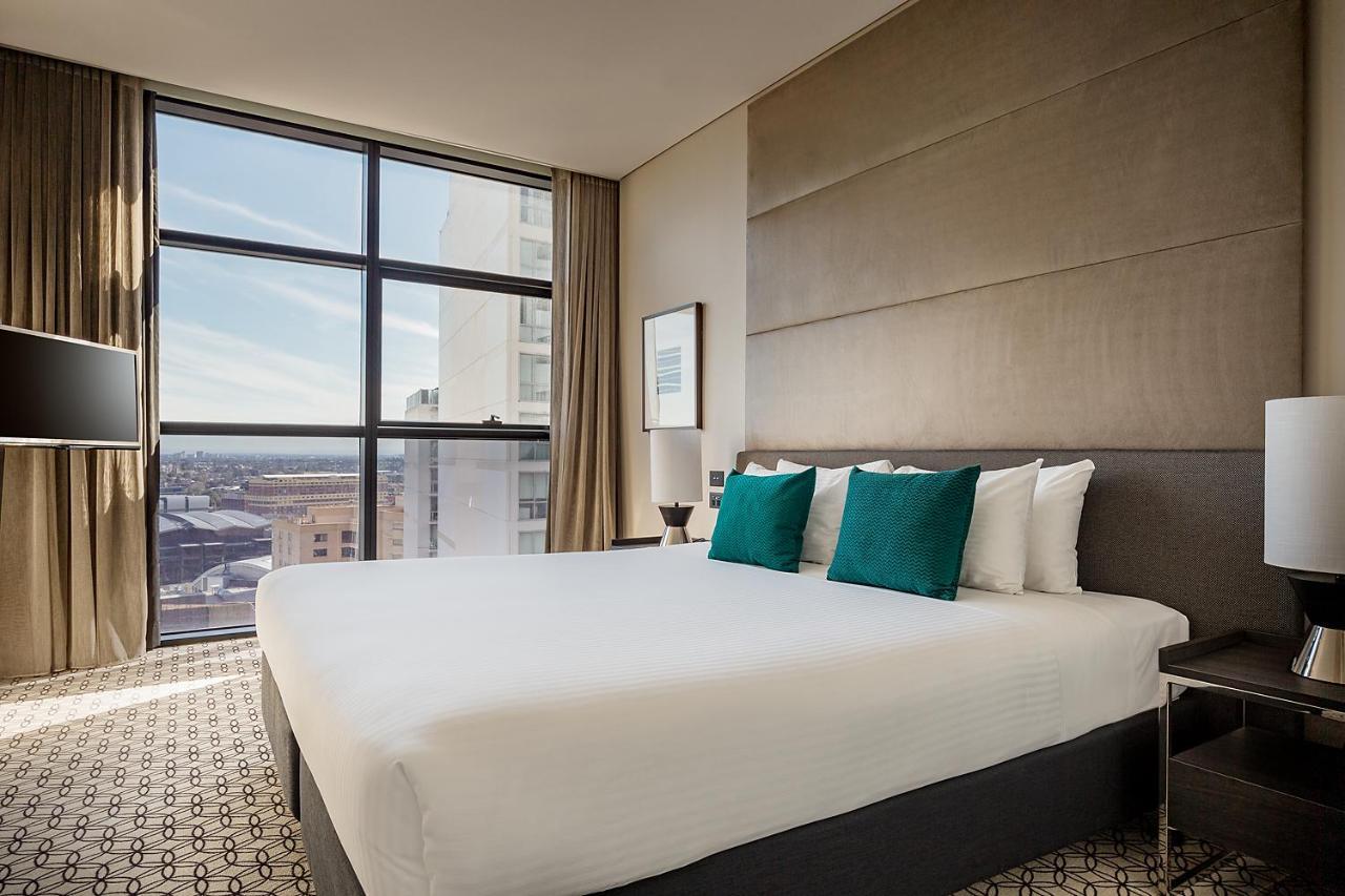 الشقق الفندقية أجنحة فريزر سيدني المظهر الخارجي الصورة A bedroom at the Hilton Sydney