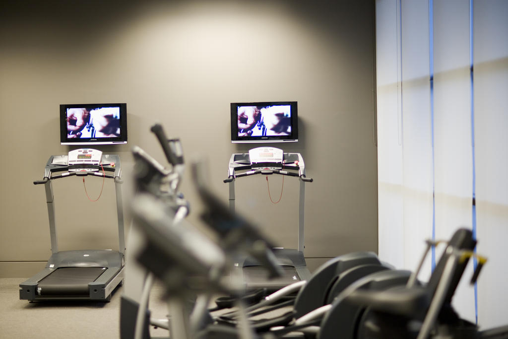 الشقق الفندقية أجنحة فريزر سيدني المظهر الخارجي الصورة The gym at the hotel